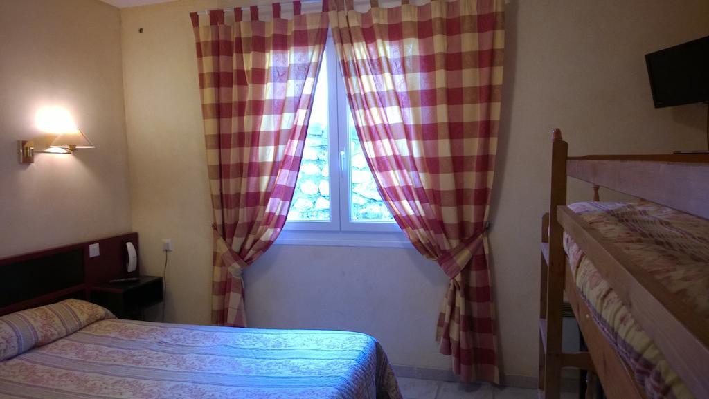Hotel Les Cavalets Bauduen Quarto foto