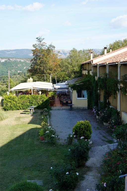 Hotel Les Cavalets Bauduen Exterior foto